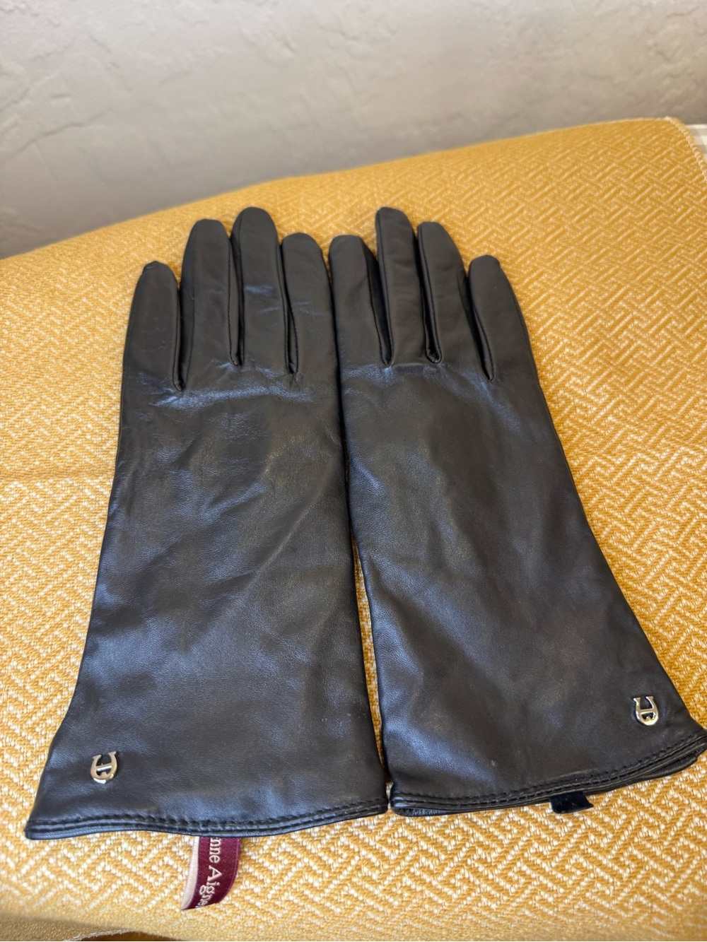 Classic Black Leather Women's Gloves
